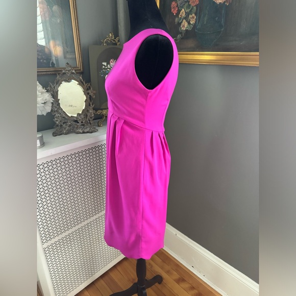 Absolutely adorable Camilyn Beth made in the USA fuschia scalloped dress - Picture 2 of 10